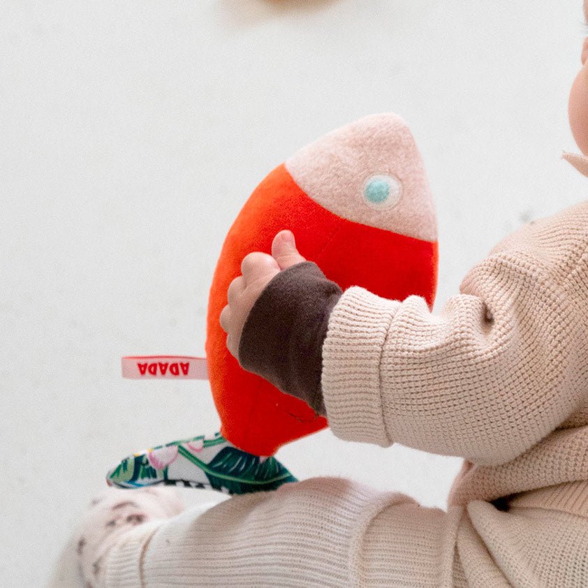 À Quel Âge un Bébé Peut-il Avoir une Peluche dans son Lit ? Guide Sécurité & Confort - ADADA