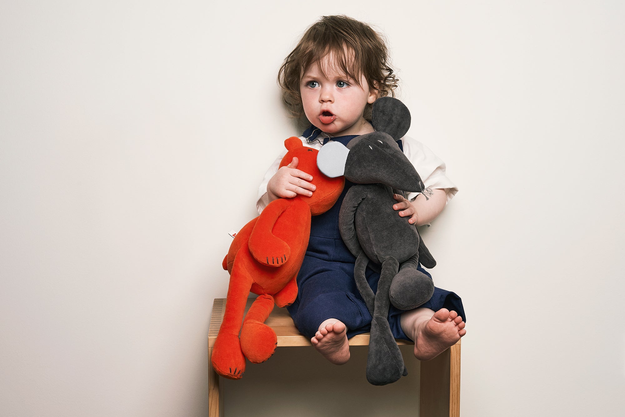 Les Peluches Adada : Le compagnon doux et apaisant pour un sommeil serein - ADADA SAS, 12 rue Jean Ferrandi, 75006 Paris, France.